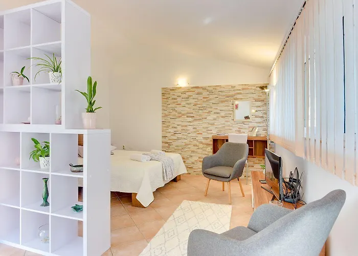 Casetta Marija 펜션 풀라